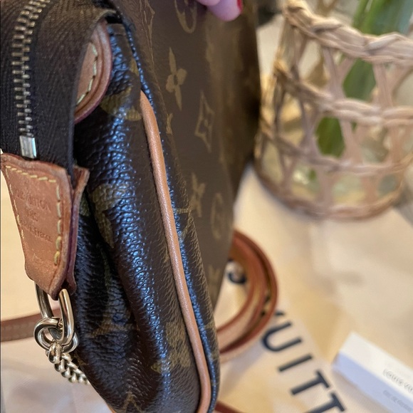 Louis Vuitton Eva crossbodySOLD - Picture 4 of 12